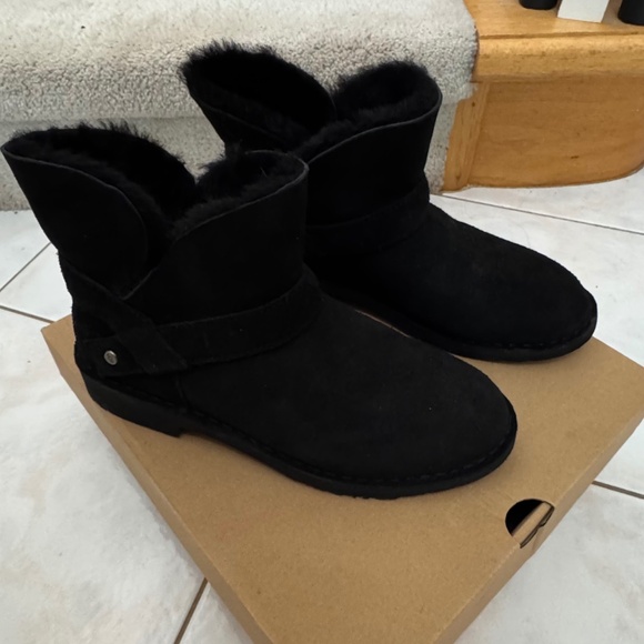 UGG Zariyah Water Repellent Ankle Bootie (Women) Size 7.5 - BLACK   NEW - Picture 3 of 14